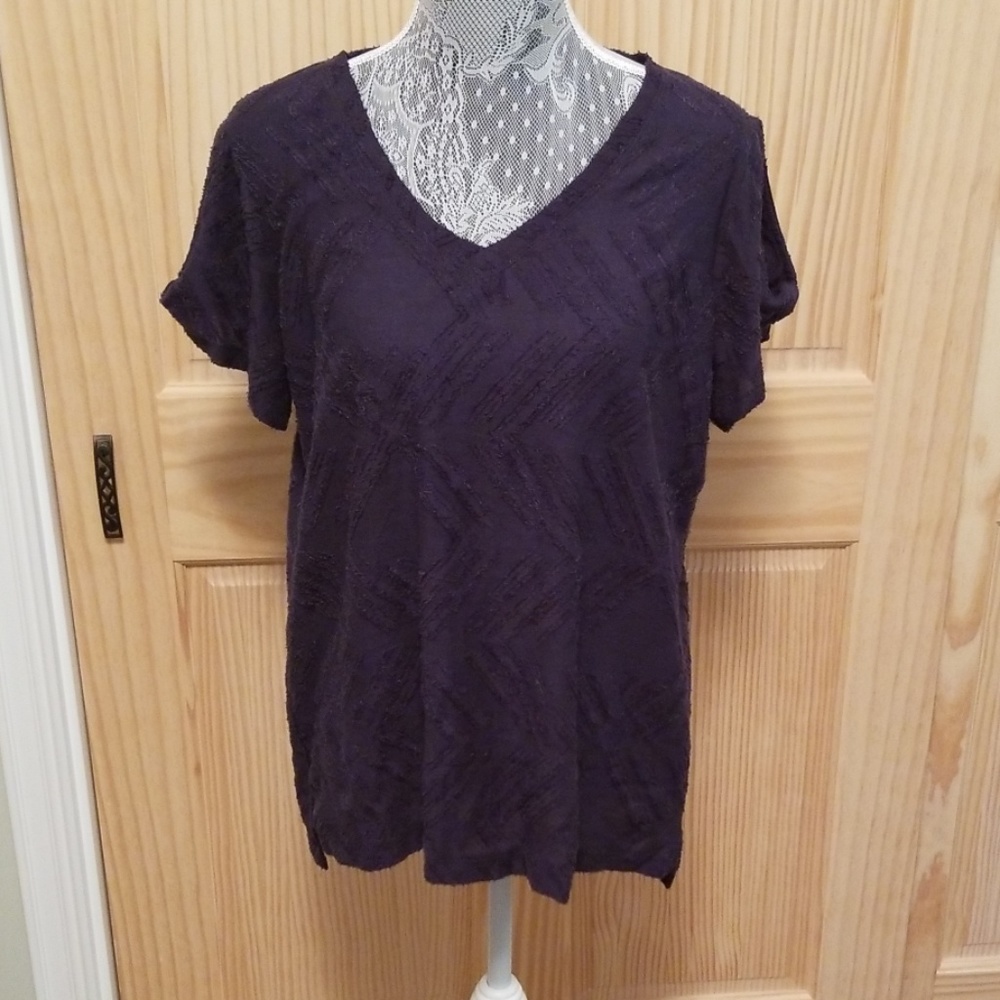 Peace & Pearl's navy blue top